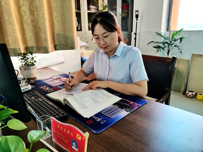 20王莹莹照片_副本