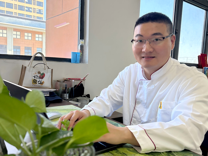 29余健照片_副本