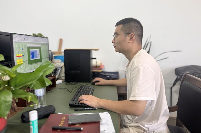 12李子健照片