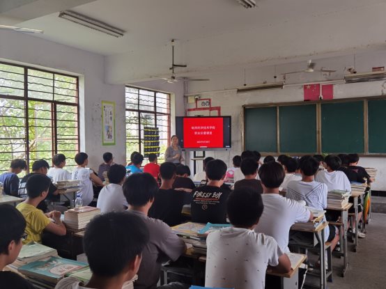 C:\Users\Administrator\Desktop\A类创建质量效益5.3\5.3.6学校看展社会服务、面向普通中小学生开设职业类课程\面向普通中小学开设职业技能类课程\QQ图片202****2224813.jpg